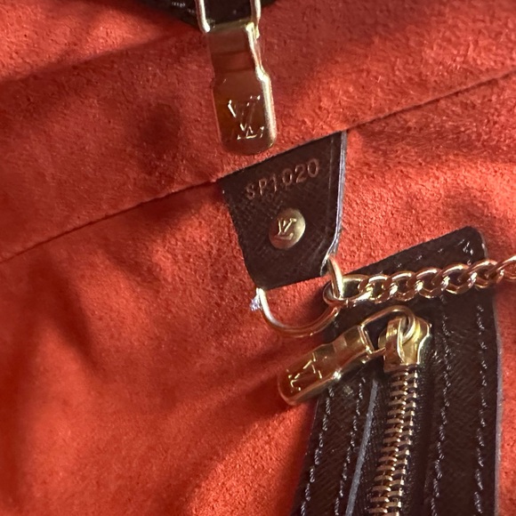 Louis Vuitton Damier Ebene Marais Bucket Bag PM - Picture 8 of 15